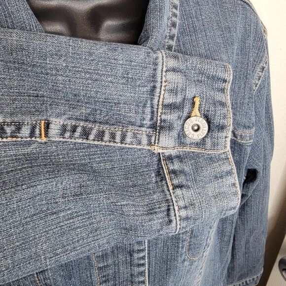 Chico's Platinum stretch denim trucker jean jacket size 2/Medium - Picture 5 of 6